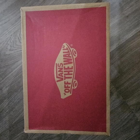 Vans - Picture 6 of 7